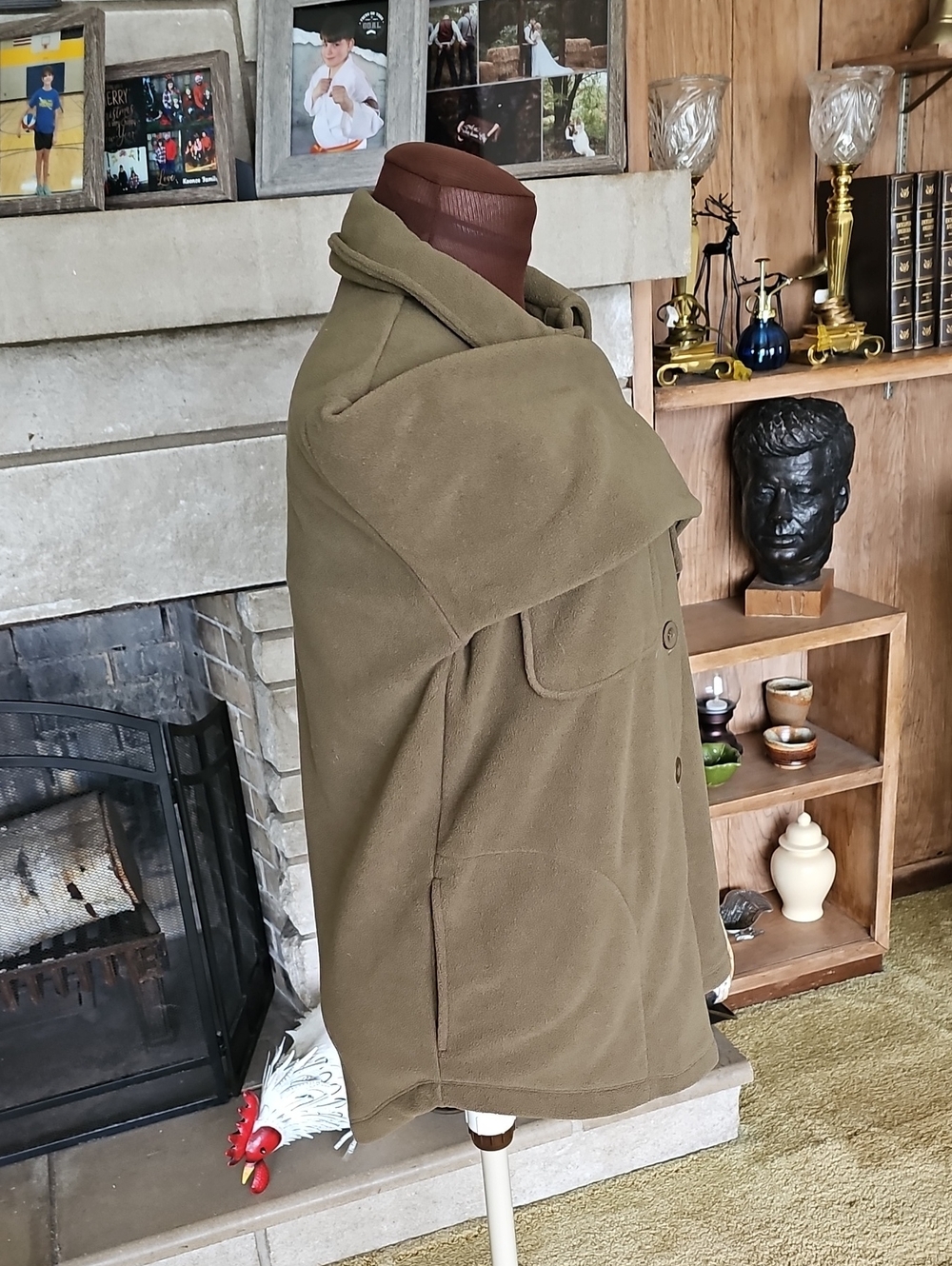 Women's Fleece Shacket. - Picture 2 of 3